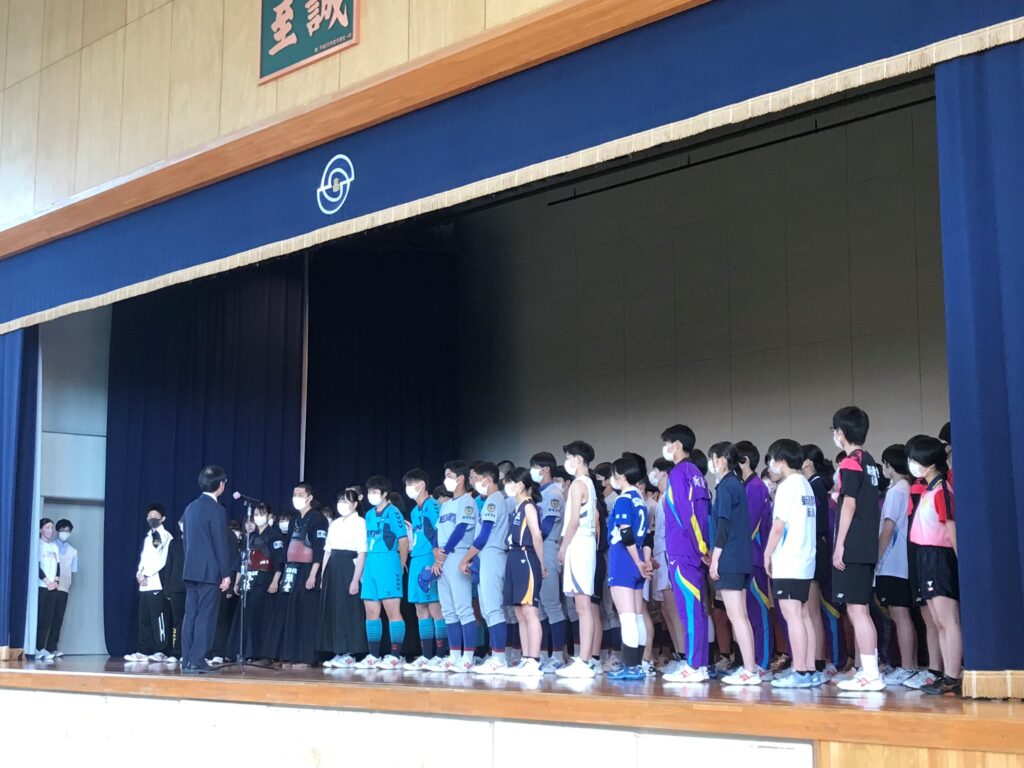 生徒総会・県総体壮行会が行われました。