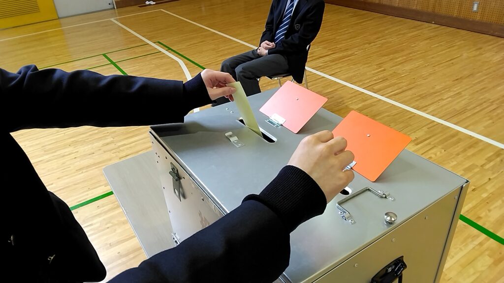 明るい選挙出前授業をおこないました。