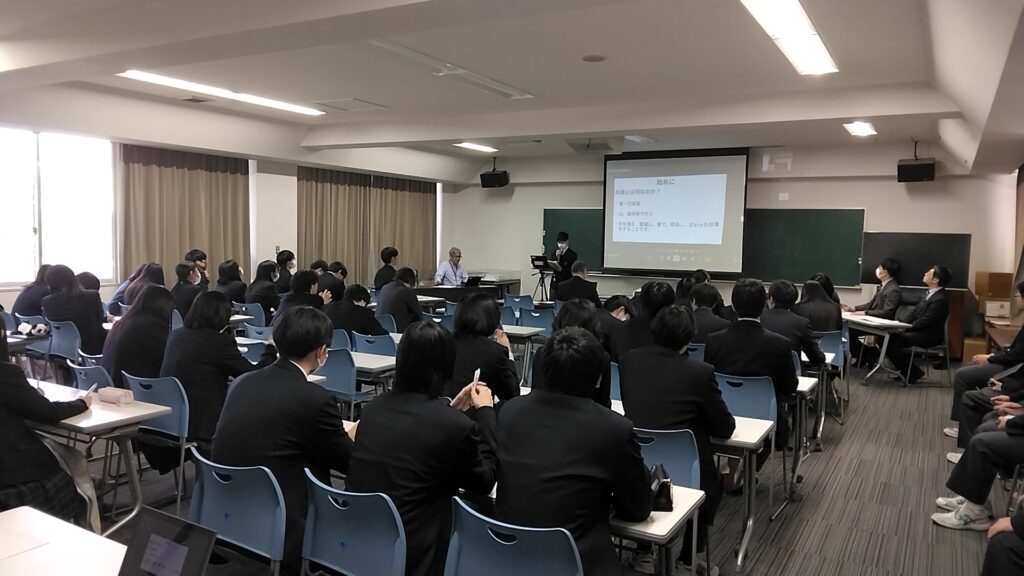 【３年生】「総合的な探究の時間」個人探究発表会をおこないました。