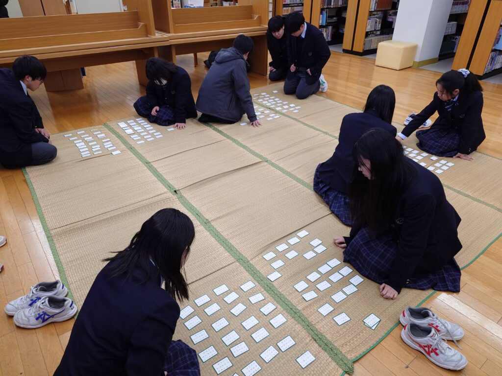 百人一首大会を開催しました。