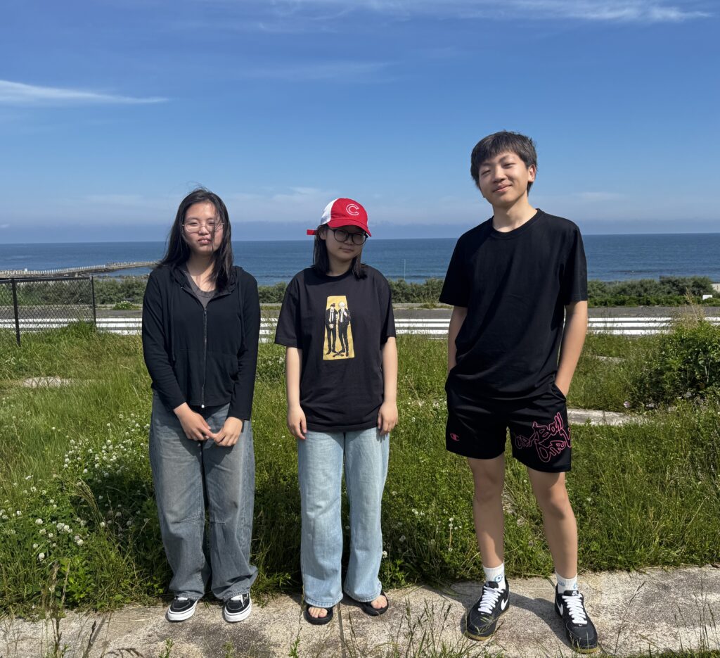 留学生が海辺の運動会に参加ました。