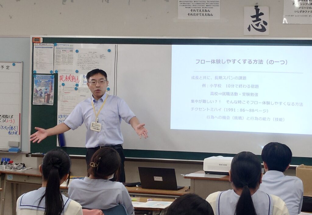 ２年キャリアアドバンス（CA）コースで新潟国際情報大学の先生をお招きして、出前授業をおこないました。